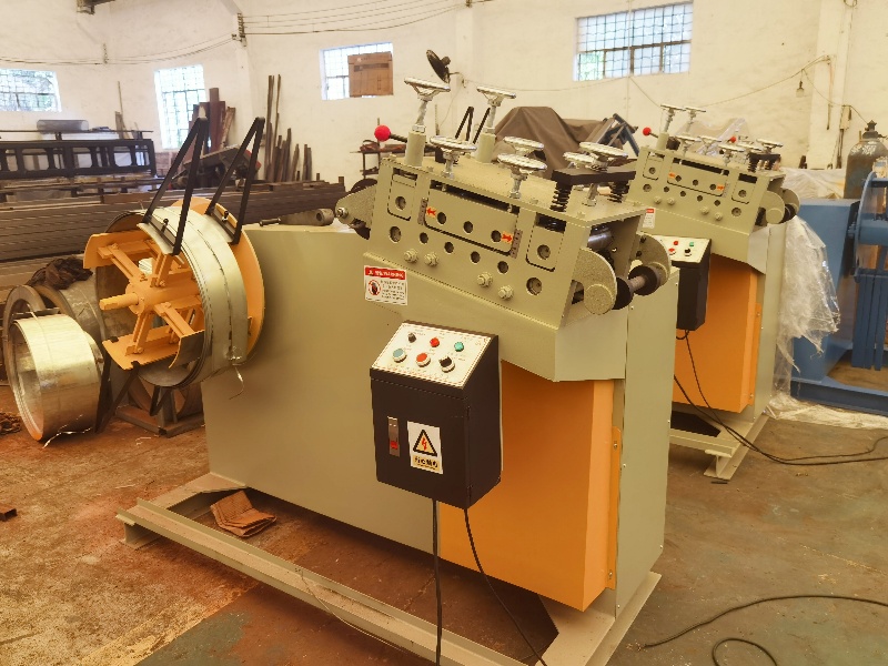 Decoiler Straightener Machine